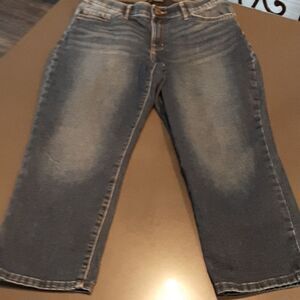 Lee Regular Fit Mid Rise Capri Jeans